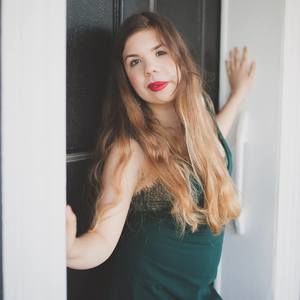 Meet your Posher, Larissa